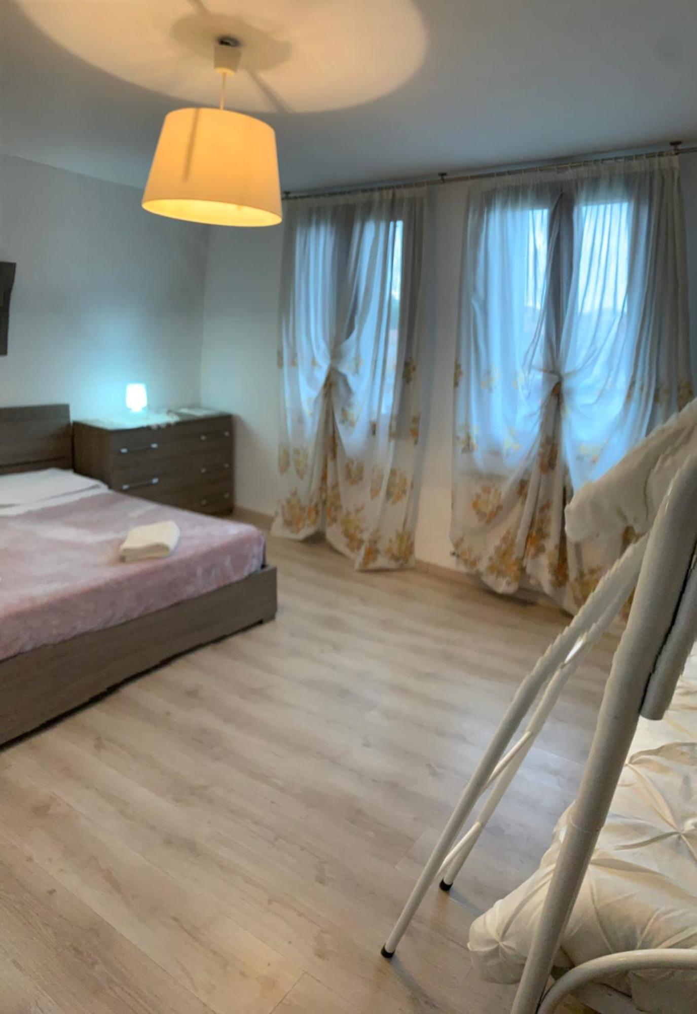 Romantic Enchantment With Private Bathroom Affittacamere